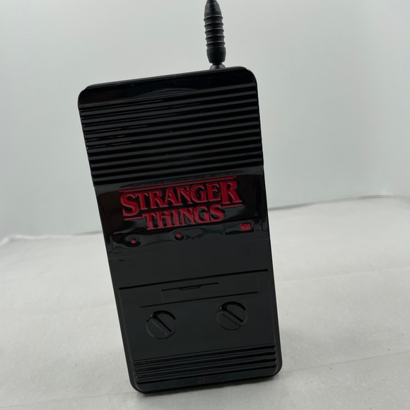 Stranger Things Movie Series memorabilia Walkie Talkie Puzzle - Picture 2 of 8